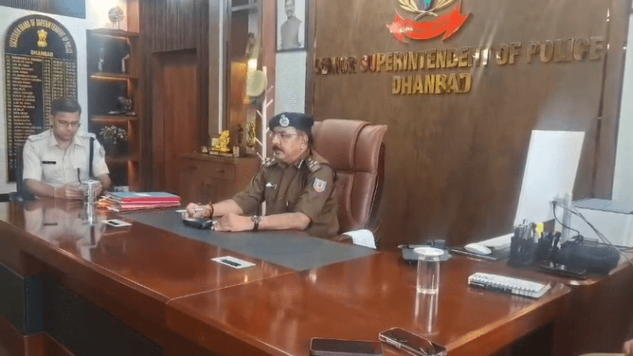 पुलिस मुठभेड़ समेत बंगाल चुनाव और आगामी पर्वों को लेकर बोकारो रेंज के DIG आनंद प्रकाश ने दिए आवश्यक दिशा-निर्देश