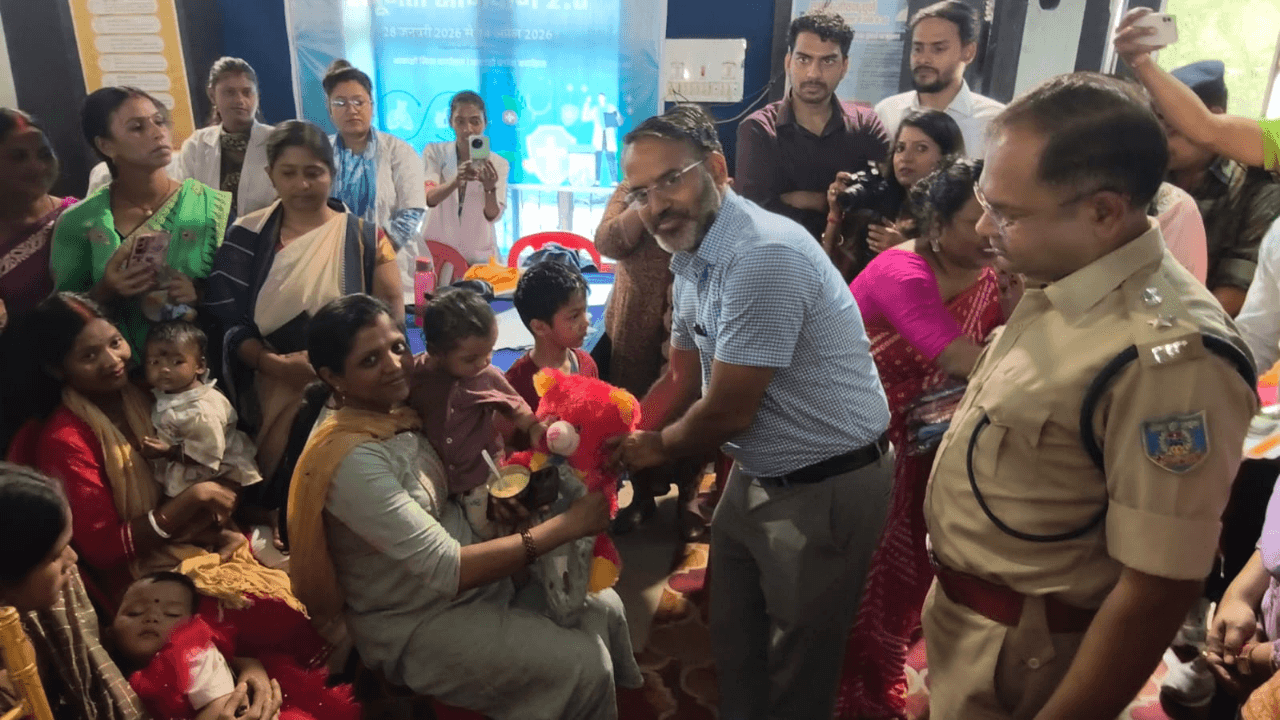 गिरिडीह नगर भवन में महिला दिवस पर सम्मान समारोह का आयोजन, अलग-अलग सेक्टर की महिलाओं को किया गया सम्मानित