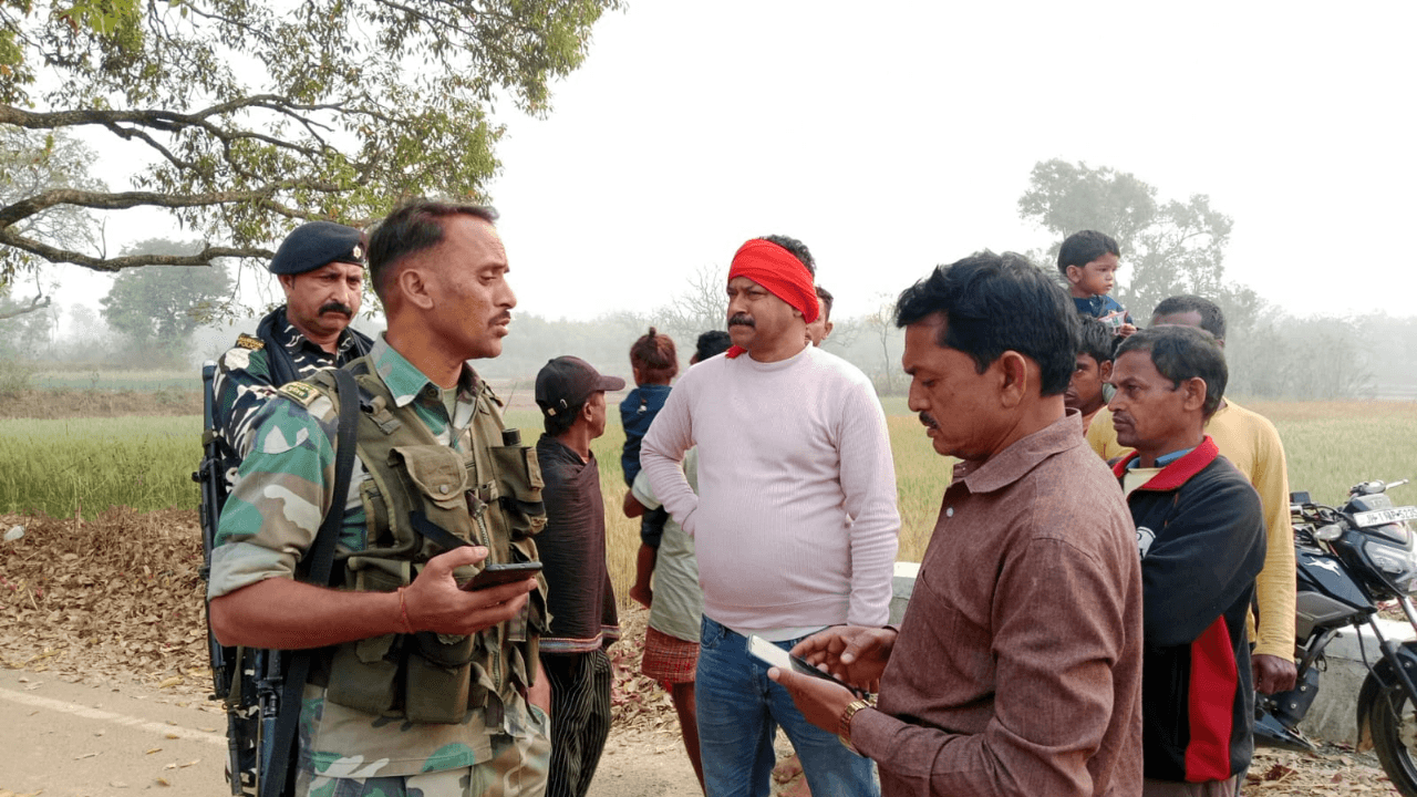 गिरिडीह में पेड़ के नीचे पड़ा मिला युवक का शव, इलाके में सनसनी, पुलिस जांच में जुटी