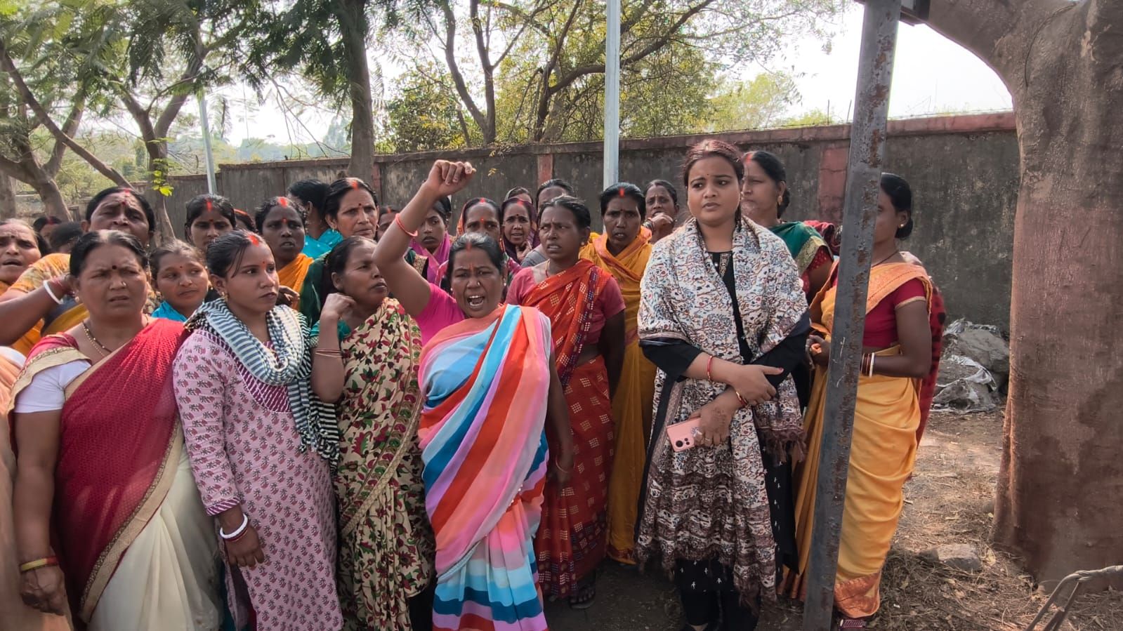 Giridih गोलीकांड.. शिवम की गिरफ्तारी के विरोध में परिजनों ने दिया राजू खान के खिलाफ आवेदन, बताया महिलाओं को दी जा रही धमकियां 