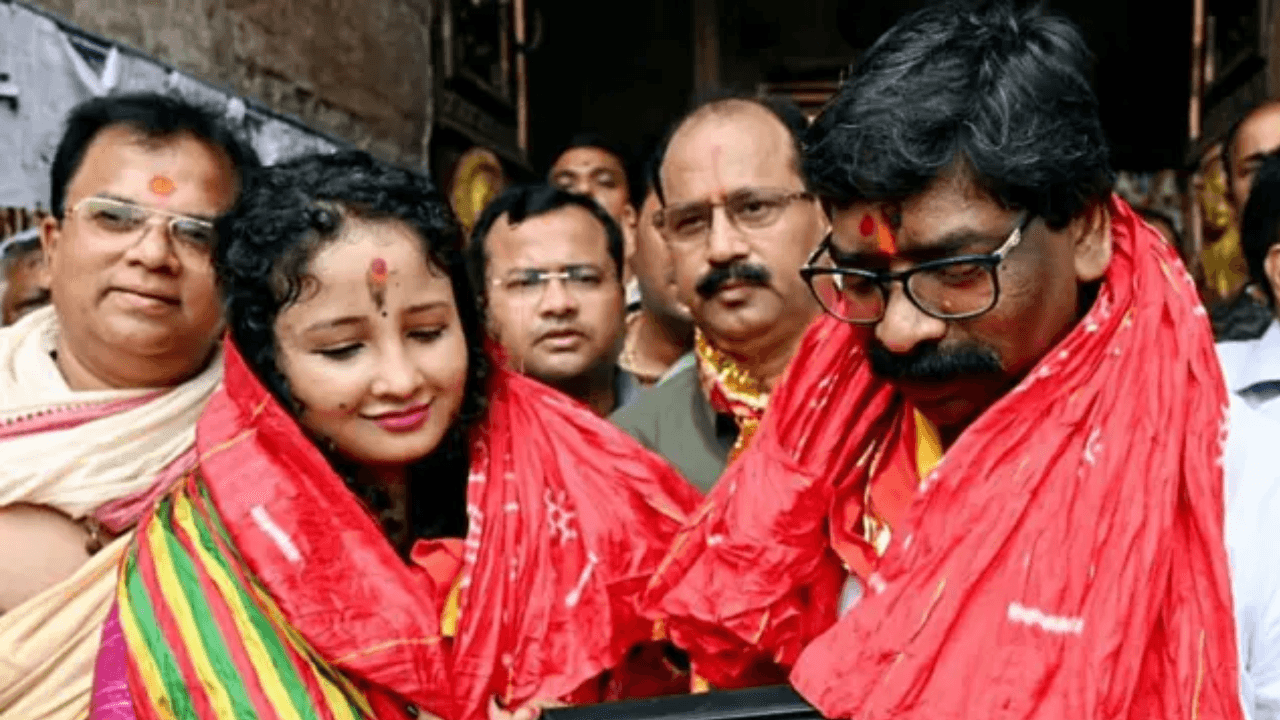 अपनी शादी की 20वीं वर्षगांठ मना रहे CM हेमंत सोरेन और गांडेय विधायक कल्पना मुर्मू सोरेन
