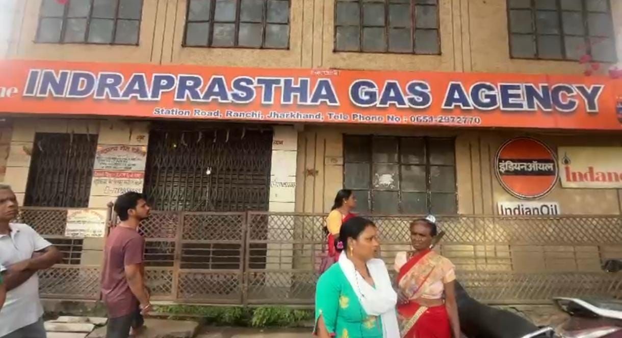LPG गैस सिलेंडर की मारामारी, नहीं है कोई किल्लत, अफवाहों पर ना दें ध्यान 