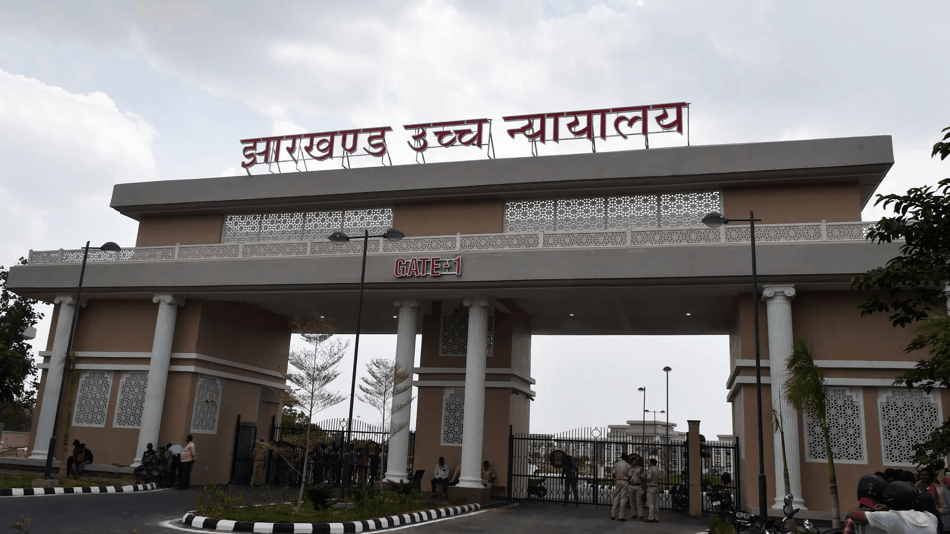 Breaking: रांची के रातु रोड स्थित मधुकम इलाके में दखल दिहानी की कार्रवाई पर झारखंड हाईकोर्ट ने लगाई रोक