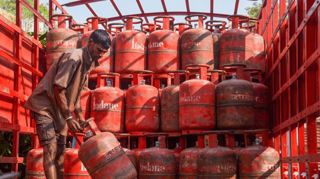 इज़राइल-ईरान युद्ध के बीच भारत में महंगा हुआ LPG गैस सिलेंडर, जानें नई कीमत