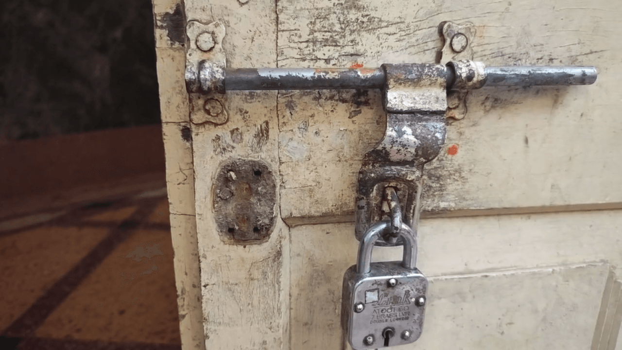 रानी सती मंदिर को चोरों ने बनाया अपना निशाना, चांदी के आभूषण लेकर मौके से हुए चंपत