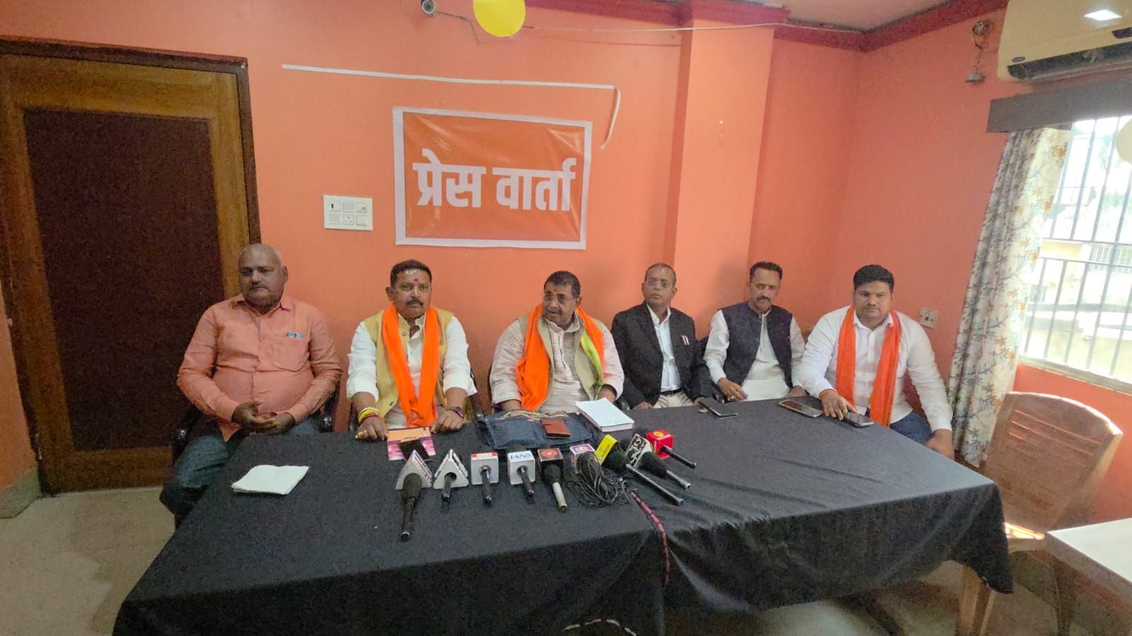 Giridih: पूर्व सांसद रविंद्र राय ने मंत्री सुदिव्य सोनू पर लगाया समाज को तोड़ने का आरोप, हेमंत सरकार को कई मुद्दों पर घेरा