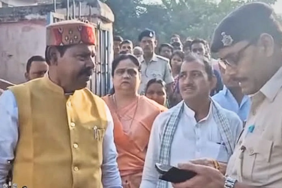 भाई विरेंद्र के विरुद्ध प्राथमिकी दर्ज, पुलिस अधिकारी को जला डालने की दी थी धमकी !