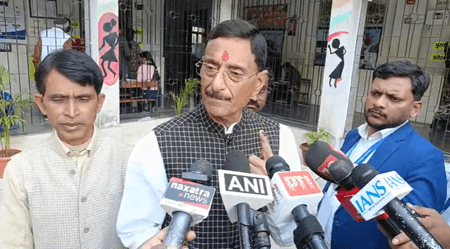 'मत प्रतिशत कम करने के लिए रचा गया षडयंत्र...' वोट डालने के बाद संजय सेठ ने चुनाव व्यवस्था पर उठाए सवाल