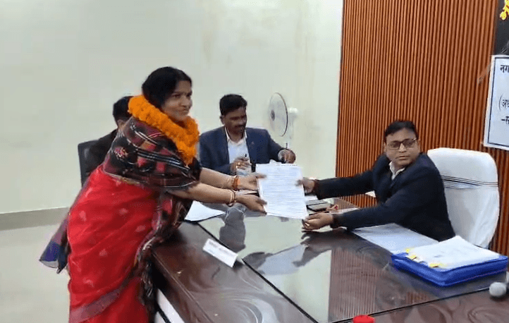 झारखंड नगर निकाय चुनाव 2026: धनवार से सुनीता देवी सहित तीन उम्मीदवारों ने भरा पर्चा