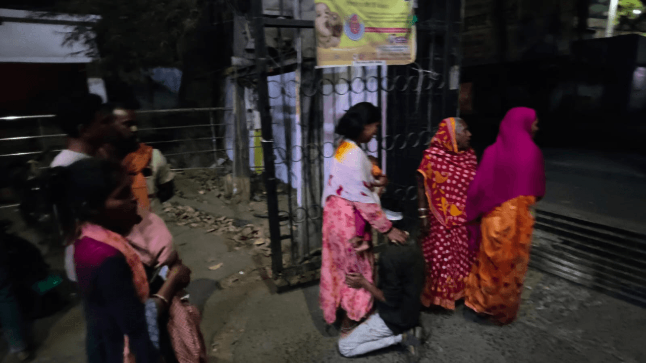 DJ बजाने को लेकर विवाद में 3 सगे भाईयों पर चाकू से हमला, एक की मौत दो की हालत गंभीर