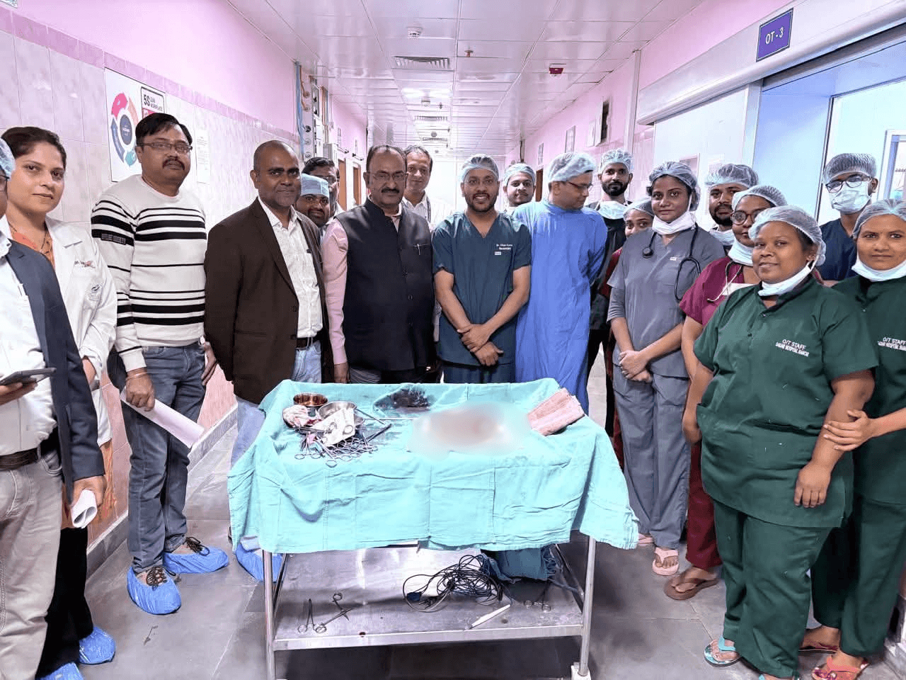 स्वास्थ्य मंत्री इरफान अंसारी के मार्गदर्शन में रचा गया इतिहास, 17 साल पुराना विशाल ट्यूमर ऑपरेशन से बाहर